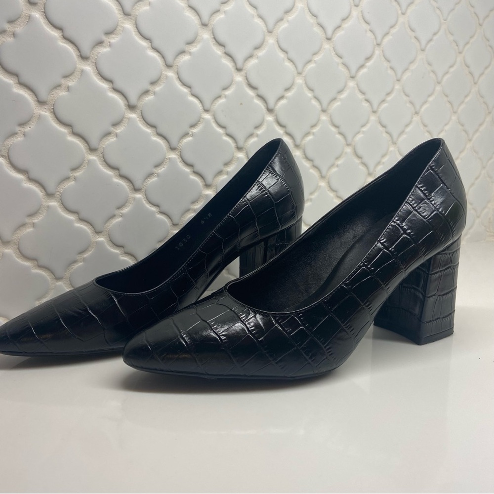 Aquatalia Black Leather Croc Embossed Pump 6.5